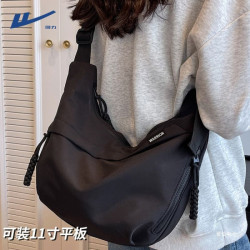 廻力單肩包女大容量時尚百搭斜後後背包男輕便減負通勤郵差包休閒簡約