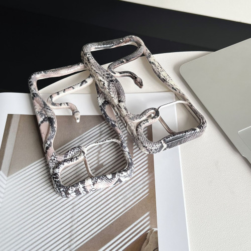 適用蘋果16ProMax立體水貼縷空蛇紋手機殼iPhone15散熱歐美保護套 適用蘋果16ProMax立體水貼縷空蛇紋手機殼iPhone15散熱歐美保護套