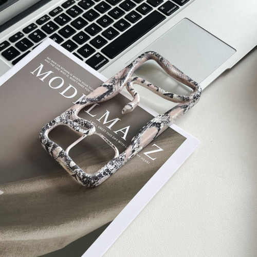 適用蘋果16ProMax立體水貼縷空蛇紋手機殼iPhone15散熱歐美保護套 適用蘋果16ProMax立體水貼縷空蛇紋手機殼iPhone15散熱歐美保護套