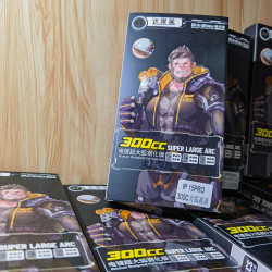 達猩猩300C鋼化膜超強抗壓高清/防窺高透適用於16promax全屏