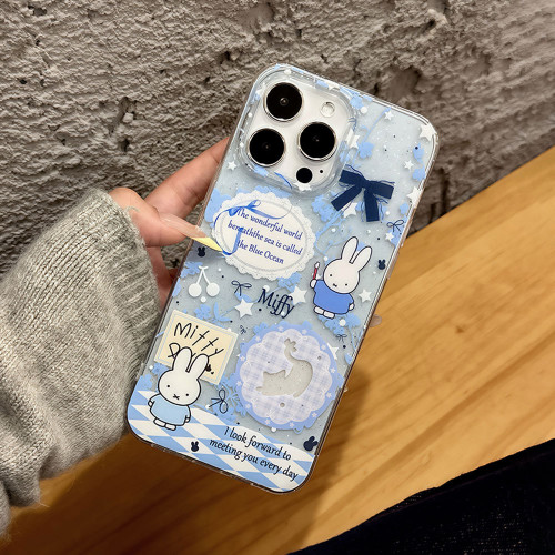 適用蘋果16pro可愛米菲13卡通手機殼大孔透明iphone15閃粉保護套