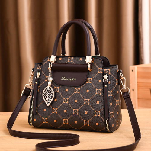 輕奢女包手提包新款洋氣中年女士時尚大容量單肩斜背媽媽包女 輕奢女包手提包新款洋氣中年女士時尚大容量單肩斜背媽媽包女