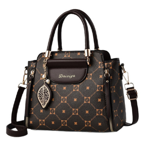 輕奢女包手提包新款洋氣中年女士時尚大容量單肩斜背媽媽包女 輕奢女包手提包新款洋氣中年女士時尚大容量單肩斜背媽媽包女