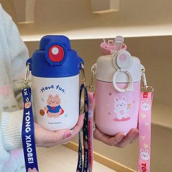 小巧兒童保溫杯女生帶背帶吸管杯男316不鏽鋼水杯可愛杯子ins
