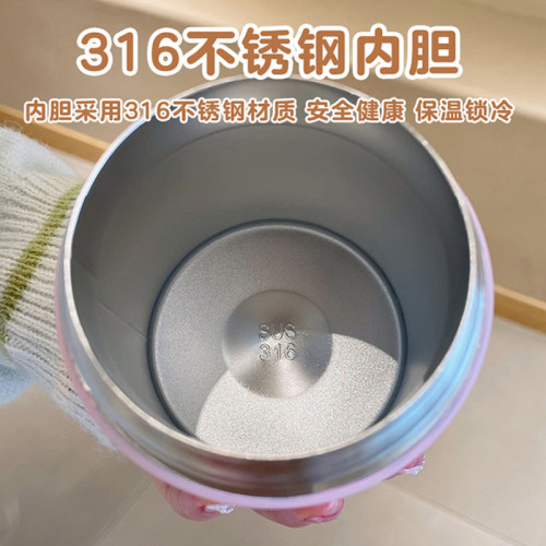 小巧兒童保溫杯女生帶背帶吸管杯男316不鏽鋼水杯可愛杯子ins 小巧兒童保溫杯女生帶背帶吸管杯男316不鏽鋼水杯可愛杯子ins