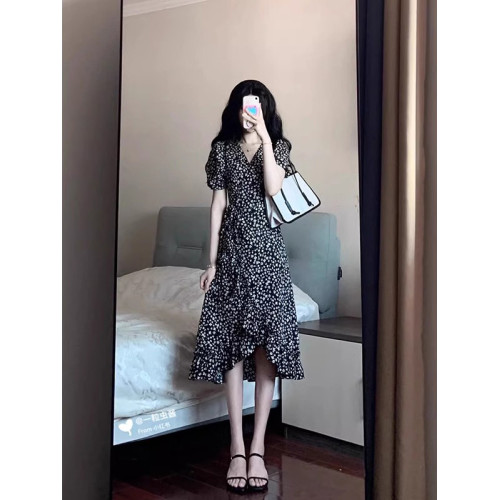 XZOXZO 學院風V領泡泡袖碎花裙女夏設計感小衆魚尾裙子黑色連衣裙