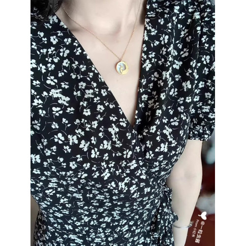 XZOXZO 學院風V領泡泡袖碎花裙女夏設計感小衆魚尾裙子黑色連衣裙