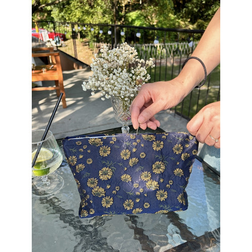 韓版金絲小雛菊色織化妝包旅行可攜式拉鍊帆布收納包口紅手拿包 韓版金絲小雛菊色織化妝包旅行可攜式拉鍊帆布收納包口紅手拿包