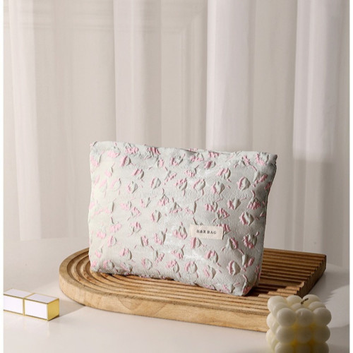 浮雕碎花學生可攜式收納包大容量清新少女逛街日常搭配高顔值化妝包 浮雕碎花學生可攜式收納包大容量清新少女逛街日常搭配高顔值化妝包