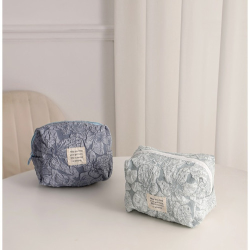 化妝包in’s清新浮雕化妝包大容量高級感可攜式收納包枕頭包洗潄包 化妝包in’s清新浮雕化妝包大容量高級感可攜式收納包枕頭包洗潄包