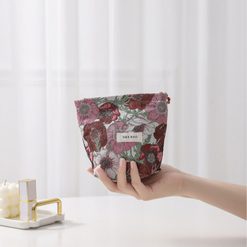 新款高級感文藝提花化妝包女士花朵手拿包高顔值可攜式收納包零錢包 新款高級感文藝提花化妝包女士花朵手拿包高顔值可攜式收納包零錢包