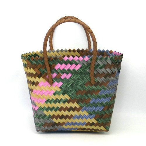 新款手工編織包手提籃子度假休閒女包防水塑膠沙灘包彩色手編包包 新款手工編織包手提籃子度假休閒女包防水塑膠沙灘包彩色手編包包