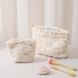 新款奶油風愛心毛絨化妝包可攜式旅行護膚品收納包手拿包小零錢包