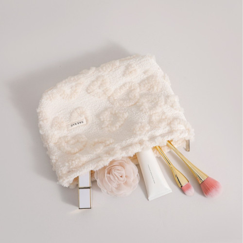 新款奶油風愛心毛絨化妝包可攜式旅行護膚品收納包手拿包小零錢包 新款奶油風愛心毛絨化妝包可攜式旅行護膚品收納包手拿包小零錢包