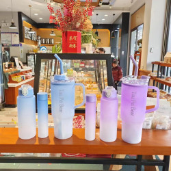 新款巨無霸高顔值水杯40oz塑膠杯可攜式手提杯吸琯杯三件套水杯