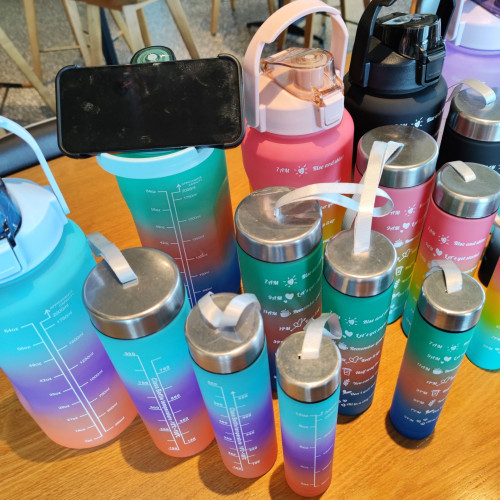 四件套漸變色磨砂水杯可攜式提繩太空杯運動水瓶大容量彈跳吸管杯 四件套漸變色磨砂水杯可攜式提繩太空杯運動水瓶大容量彈跳吸管杯