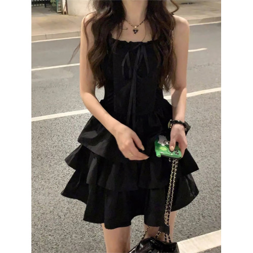 法式新款吊帶連衣裙子女夏季高級感赫本風氣質打底絕美小黑裙早秋