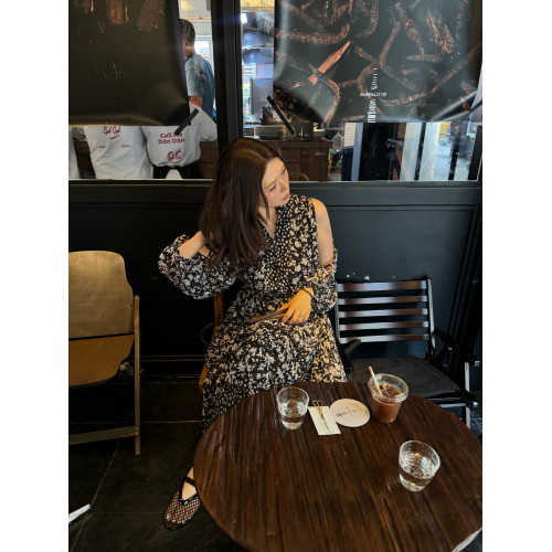 3ts法式黑色碎花v領連衣裙露肩雪紡印花度假花卉長裙