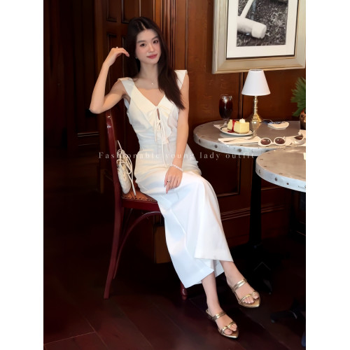 韓版V領綁帶連衣裙女2025夏新款荷葉邊露背設計收腰顯瘦氣質裙子