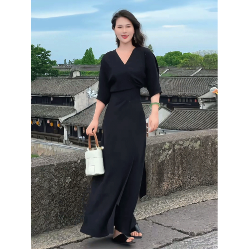 法式赫本風黑色綁帶V領連衣裙女2025夏季新款氣質輕奢高級感長裙