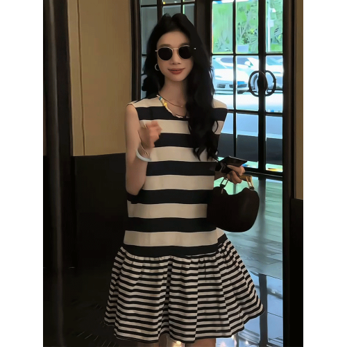 撞色條紋連衣裙女2025夏季新款高級感氣質漂亮拼接圓領無袖背心裙