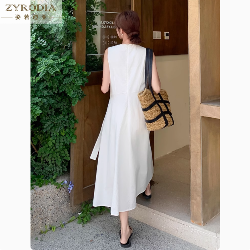 ZYRODIA 白色連衣裙女夏季2025年新款設計感收腰飄帶無袖背心裙子