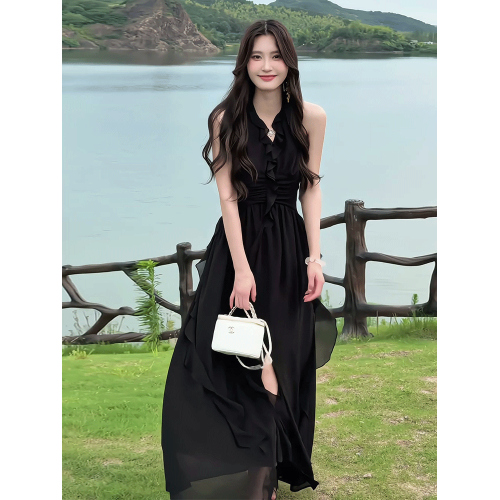 法式黑色高級感荷葉邊掛脖連衣裙女夏季海邊度假風收腰顯瘦長裙子