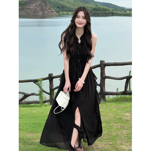 法式黑色高級感荷葉邊掛脖連衣裙女夏季海邊度假風收腰顯瘦長裙子