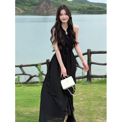 法式黑色高級感荷葉邊掛脖連衣裙女夏季海邊度假風收腰顯瘦長裙子
