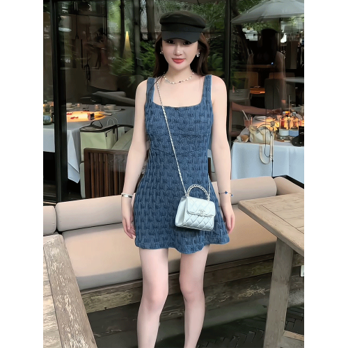 純欲別致小個子無袖吊帶連衣裙女2025年夏季新款氣質收腰顯瘦短裙
