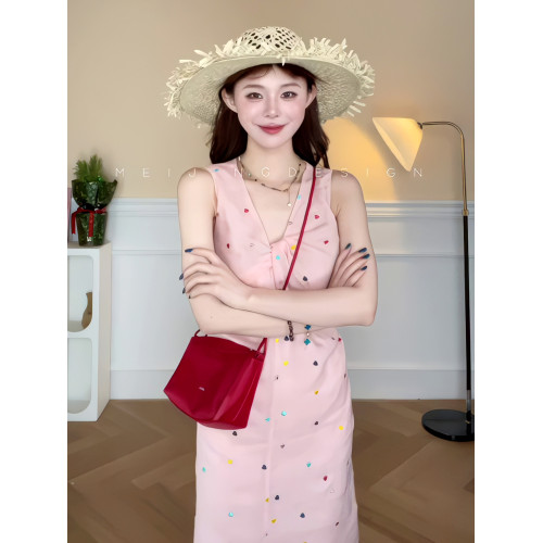 多巴胺粉色吊帶連衣裙子女沙灘海邊度假旅遊長裙2025初夏穿搭絕美