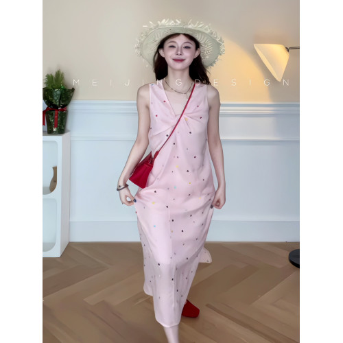 多巴胺粉色吊帶連衣裙子女沙灘海邊度假旅遊長裙2025初夏穿搭絕美