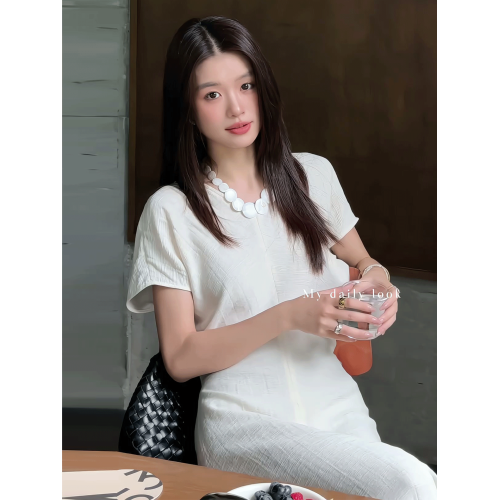 法式氣質優雅V領短袖連衣裙女2025夏季新款肌理感收腰顯瘦A字長裙