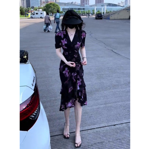 2025夏季新款法式小衆設計不規則雪紡裙修身顯瘦V領碎花連衣裙女