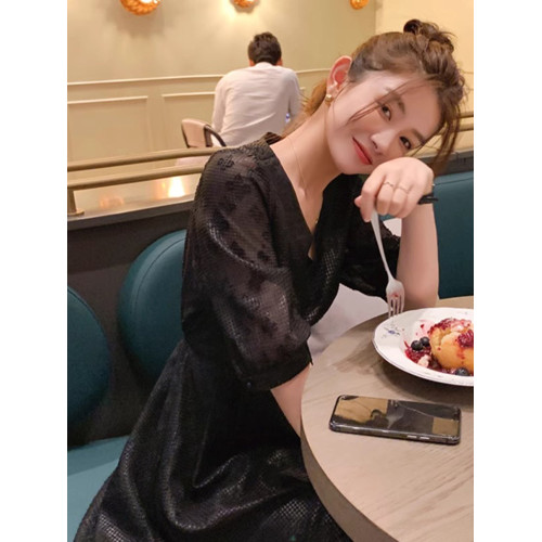 法式精緻V領泡泡袖小裙子2025年新款溫柔系甜美風初戀浪漫連衣裙