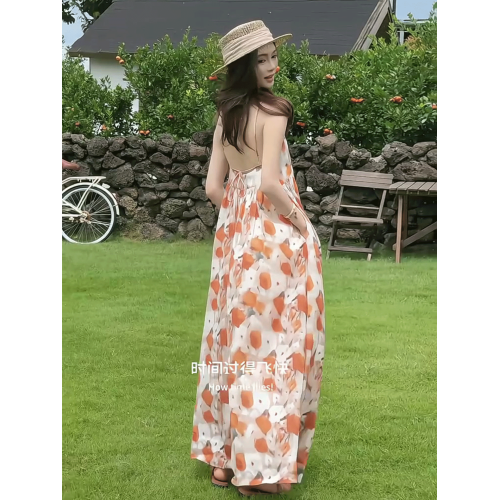 法式復古碎花吊帶連衣裙女2025年夏季新款海邊度假風氣質顯瘦長裙