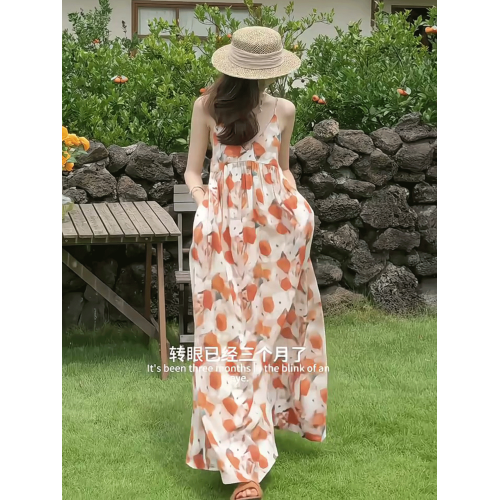 法式復古碎花吊帶連衣裙女2025年夏季新款海邊度假風氣質顯瘦長裙