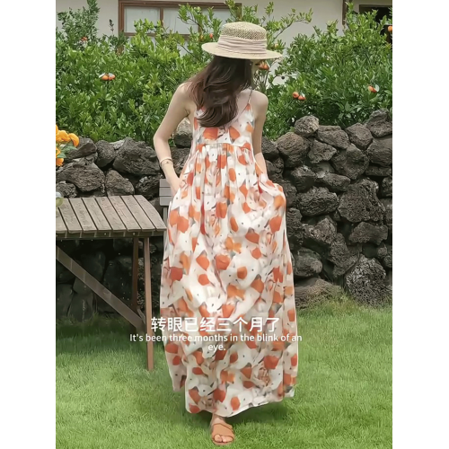 法式復古碎花吊帶連衣裙女2025年夏季新款海邊度假風氣質顯瘦長裙