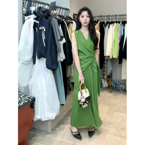 法式V領一片式連衣裙女2025夏季新款高級感氣質收腰顯瘦無袖長裙