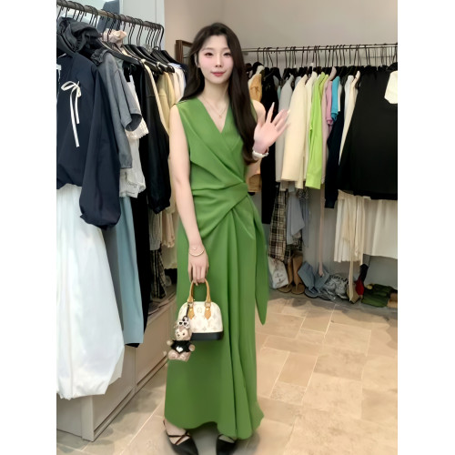 法式V領一片式連衣裙女2025夏季新款高級感氣質收腰顯瘦無袖長裙