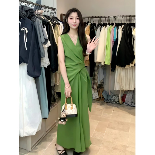 法式V領一片式連衣裙女2025夏季新款高級感氣質收腰顯瘦無袖長裙