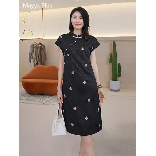 麥芽Mayya Plus 新中式立體蝴蝶刺綉立領連衣裙女夏短袖緞面旗袍
