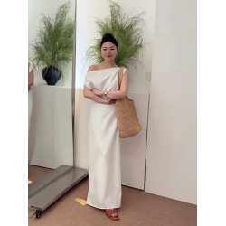 法式高級感氣質亞麻斜肩連衣裙女夏季極簡風設計感度假露肩長裙子