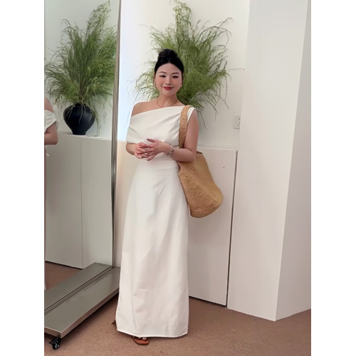 法式高級感氣質亞麻斜肩連衣裙女夏季極簡風設計感度假露肩長裙子