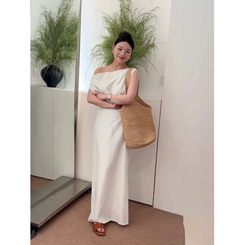 法式高級感氣質亞麻斜肩連衣裙女夏季極簡風設計感度假露肩長裙子