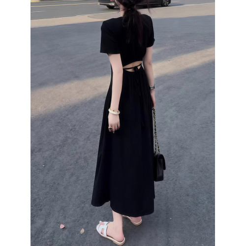 黑色連衣裙女2025夏季新款法式赫本風小黑裙小衆設計露背顯瘦長裙