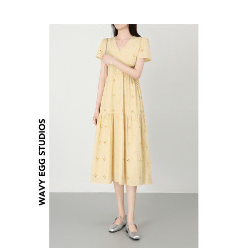 WAVY EGG波浪蛋 法式氣質V領連衣裙女夏韓系高級感收腰顯瘦茶歇裙