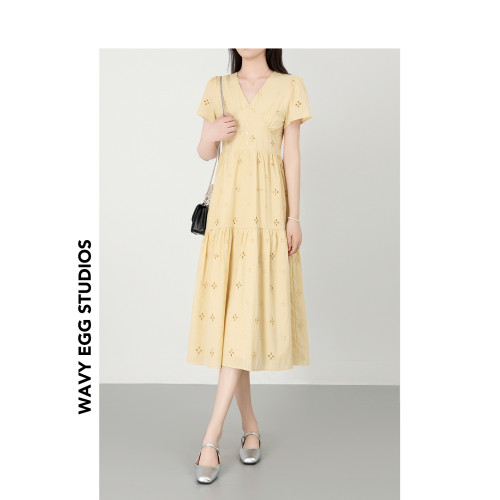 WAVY EGG波浪蛋 法式氣質V領連衣裙女夏韓系高級感收腰顯瘦茶歇裙