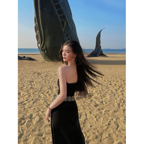 法式高級設計感黑色抹胸連衣裙女夏季新款氣質收腰顯瘦度假長裙子