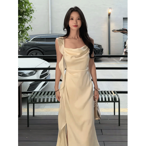 法式氣質飄帶蕩領褶皺吊帶連衣裙女2025夏季新款緞面開叉包臀長裙